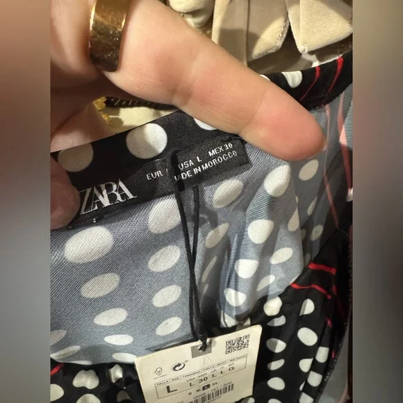 257 // NWT Zara hankerchief top // L - Picture 4 of 5